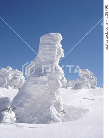 ice and snow,rockandice stock photo: ice and snow, snow sculpture, female image