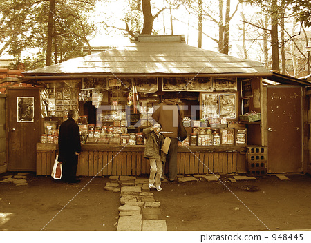 photo : small candy shop, older, hariti