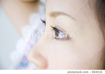 年轻女子 侧面图 年轻女性