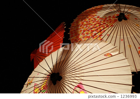 图库照片: 山鹿 滑油纸伞 节日