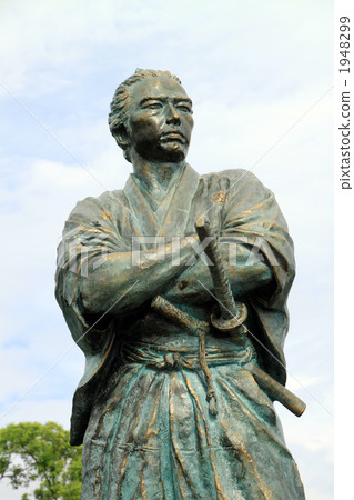 bronze statue, sakamoto ryouma, splendid horse