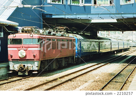 photo : express train with sleeping berths, night train, rails
