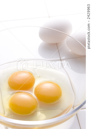一个鸡蛋 pixta限定素材 一个鸡蛋[2429963 图库照片包含生鸡蛋