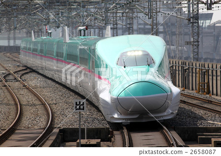 e5 series bullet train tohoku shinkansen