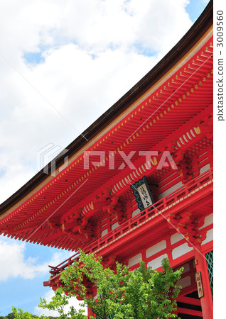 图库照片: kiyomizu temple nibenomon