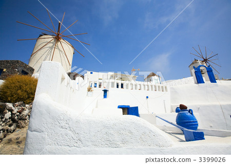 图库照片: santorini windmills