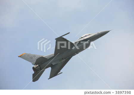 求各种纸飞机 战斗机的折法 要可飞的