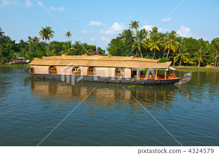 图库照片: houseboat on kerala backwaters, india