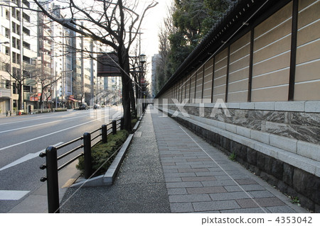 东京闹市区 道路 人行道