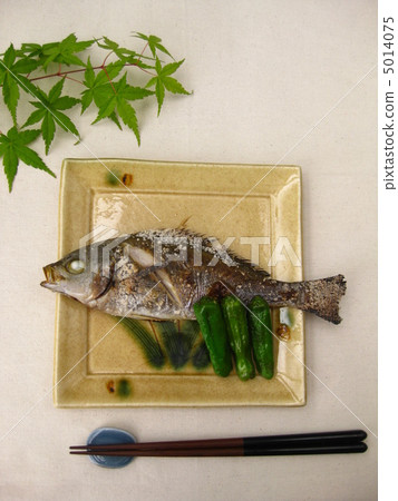 grilled fish,chocolate cake threeline grunt, chicken grunt, grilled fish