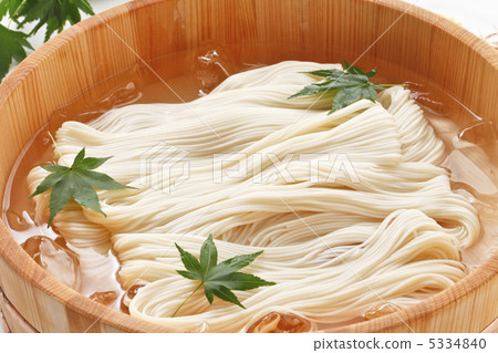 hand-pulled soumen, somen, fine white noodles