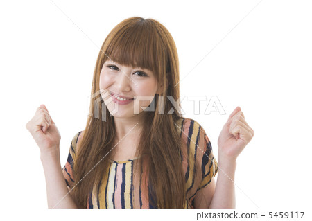 姿势 握拳 照片 一个女人带着微笑 首页 照片 姿势_表情_动作 姿势
