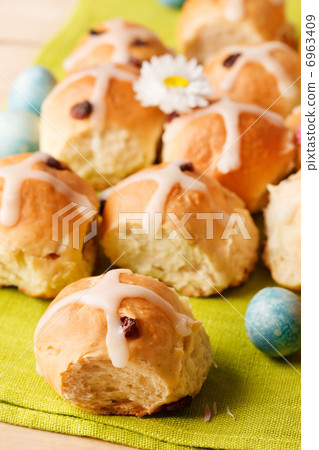 hot cross buns