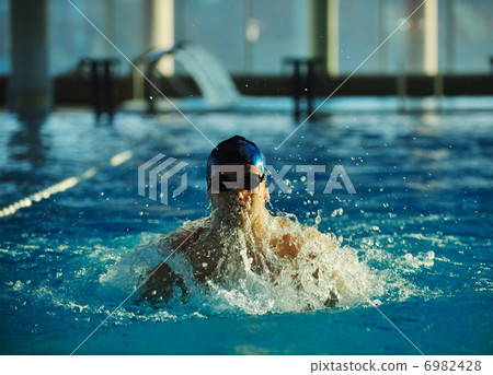 swimmer 6982428