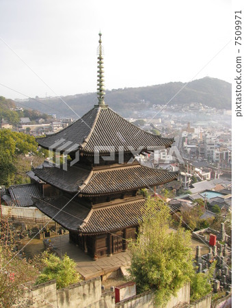 图库照片: 在广岛县(onomichi,tenning temple三塔)散步