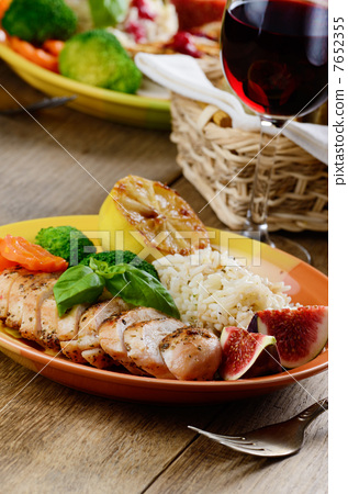 图库照片: fried chicken breast with rice