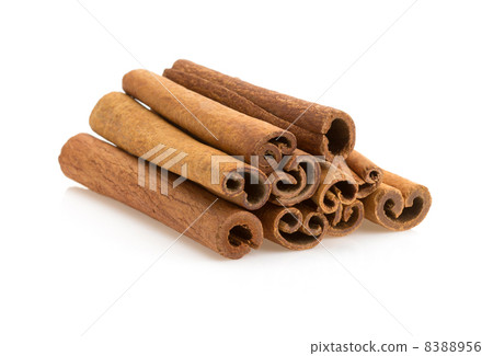 图库照片: cinnamon stick on white