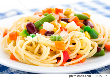 图库照片: pasta with vegetables