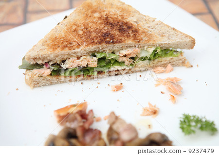 sandwiches with salmon