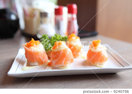 图库照片: salmon sushi rolls