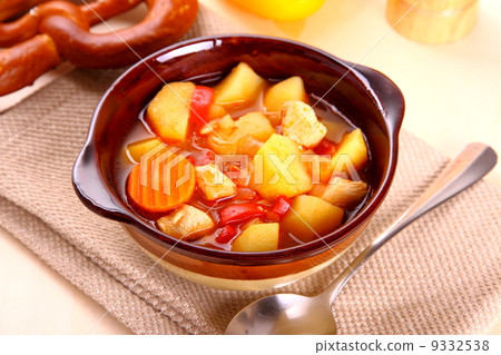图库照片: vegetable stew with chicken and potato