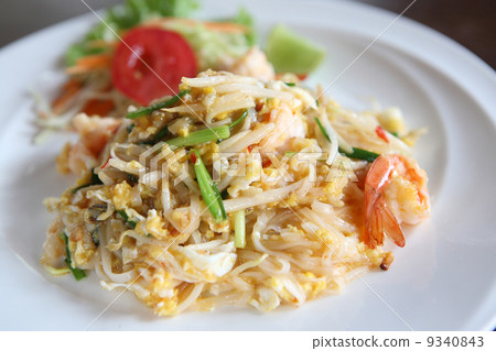 图库照片: thai food padthai fried noodle with shrimp