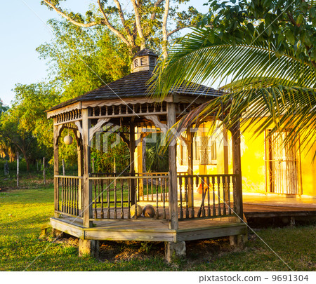 图库照片: summerhouse
