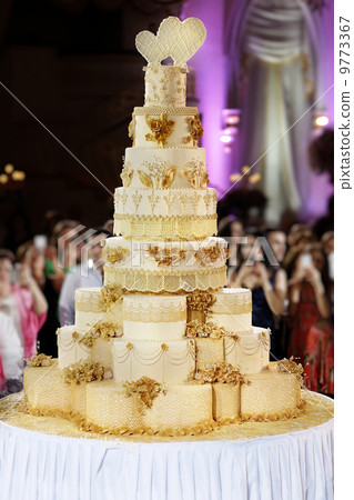 图库照片: giant wedding cake