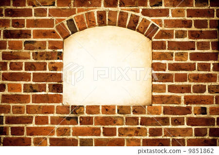 图库照片: old arch arc niche with copy space in brick wall back