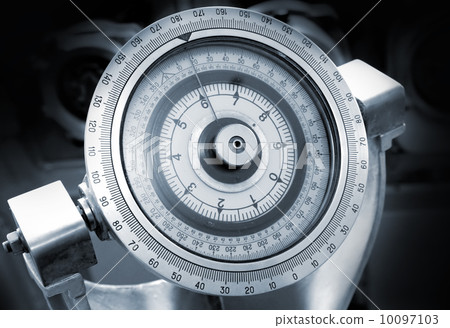 照片素材(图片): naval gyrocompass monochrome photo