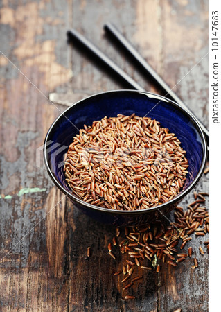 wild rice in ceramic bowl