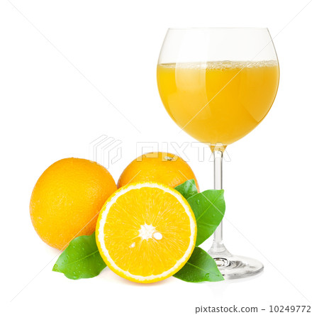 orange juice and oranges