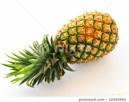 stockphoto:pineapplepineapplesfruit
