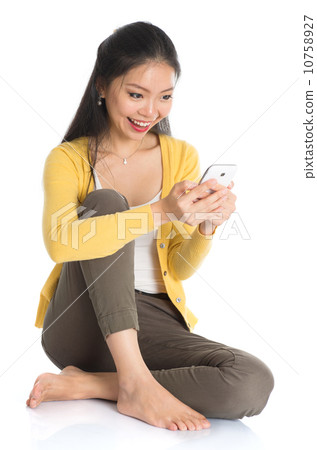 photo : asian girl texting