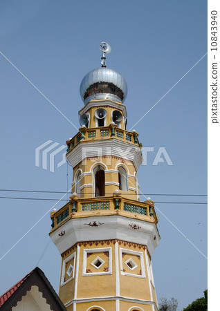 minaret of al-abrar mosque in malacca