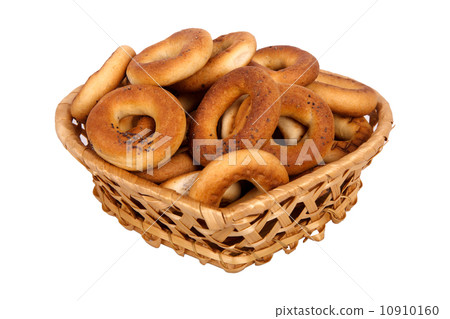 图库照片: basket with dry bread-ring