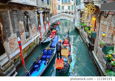 图库照片 typical urban view with canal boats and houses in