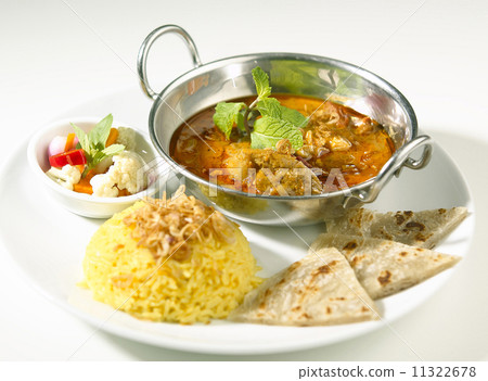 照片素材(图片): indian curry served with rice and naan