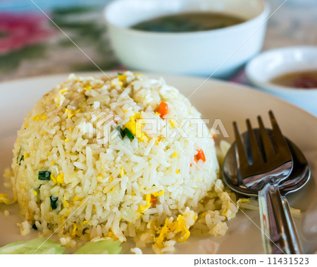 图库照片: fried rice with egg and spring onion