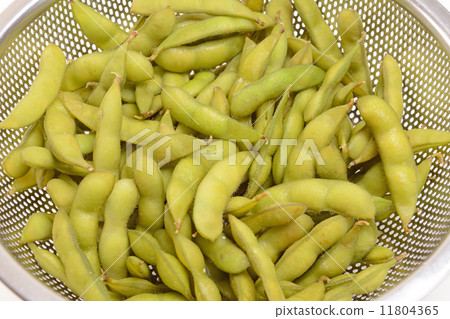 green soybeans, just finished boiling, edamame