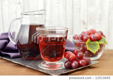 图库照片: grape juice