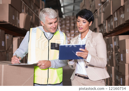 图库照片: pretty warehouse manager talking to foreman