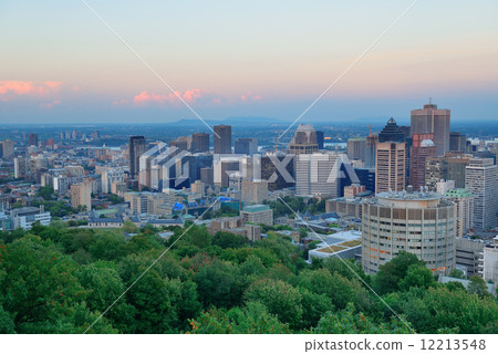 照片素材(图片): montreal city skyline