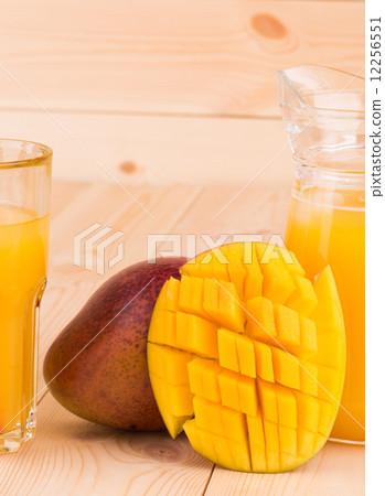 照片素材(图片): mango and juice.