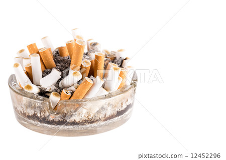 图库照片: a dirty ashtray with cigarette ash and butts