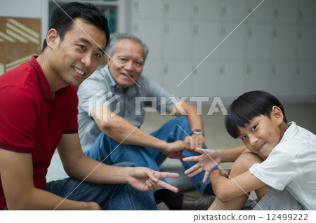 图库照片: three generation asian men enjoying family bonding