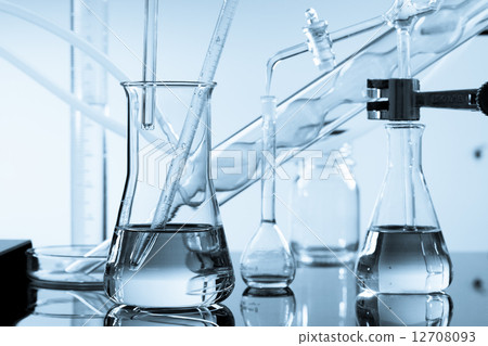 图库照片: chemical ware in the science lab laboratory