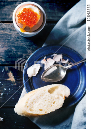 图库照片: soft-boiled egg with red caviar