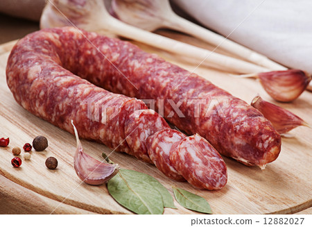 图库照片: sausage spices and garlic on a board