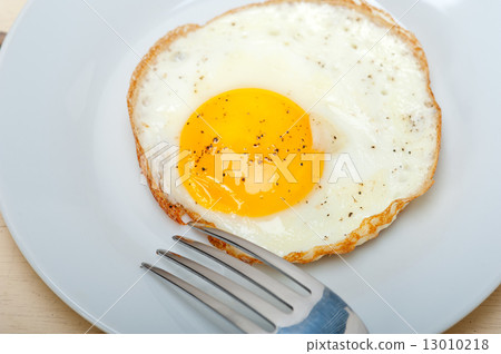 图库照片: egg sunny side up